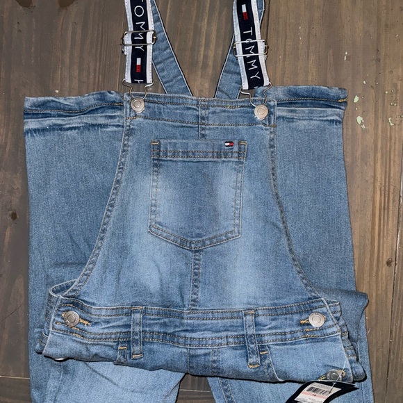 Brand New NWT Tommy Hilfiger Girls Logo Overalls Denim Jean Size 10 - Picture 2 of 3